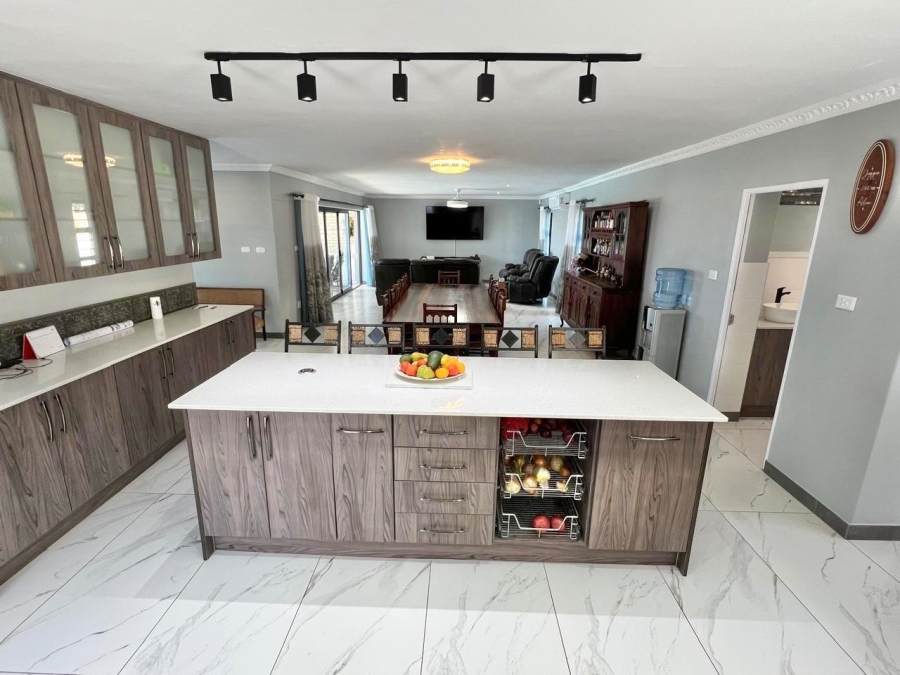 4 Bedroom Property for Sale in Wavecrest Eastern Cape